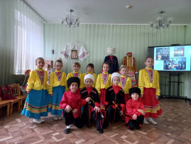 Городское заседание Школы молодого воспитателя дошкольных образовательных учреждений по теме: «Казачьи традиционные игры как элемент патриотического воспитания детей старшего дошкольного возраста» Городское заседание Школы молодого воспитателя дошкольных образовательных учреждений по теме: «Казачьи традиционные игры как элемент патриотического воспитания детей старшего дошкольного возраста».
